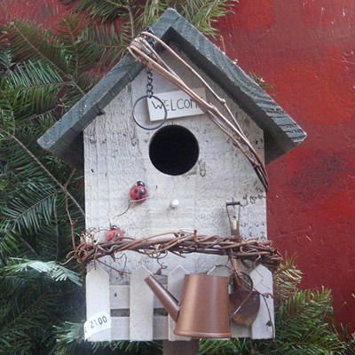 Октомври: Къщичка за птици